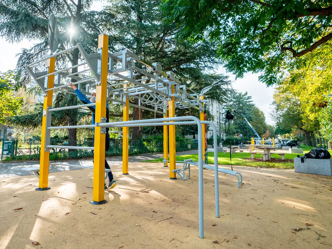 Street workout au parc Tolstoi à Paris